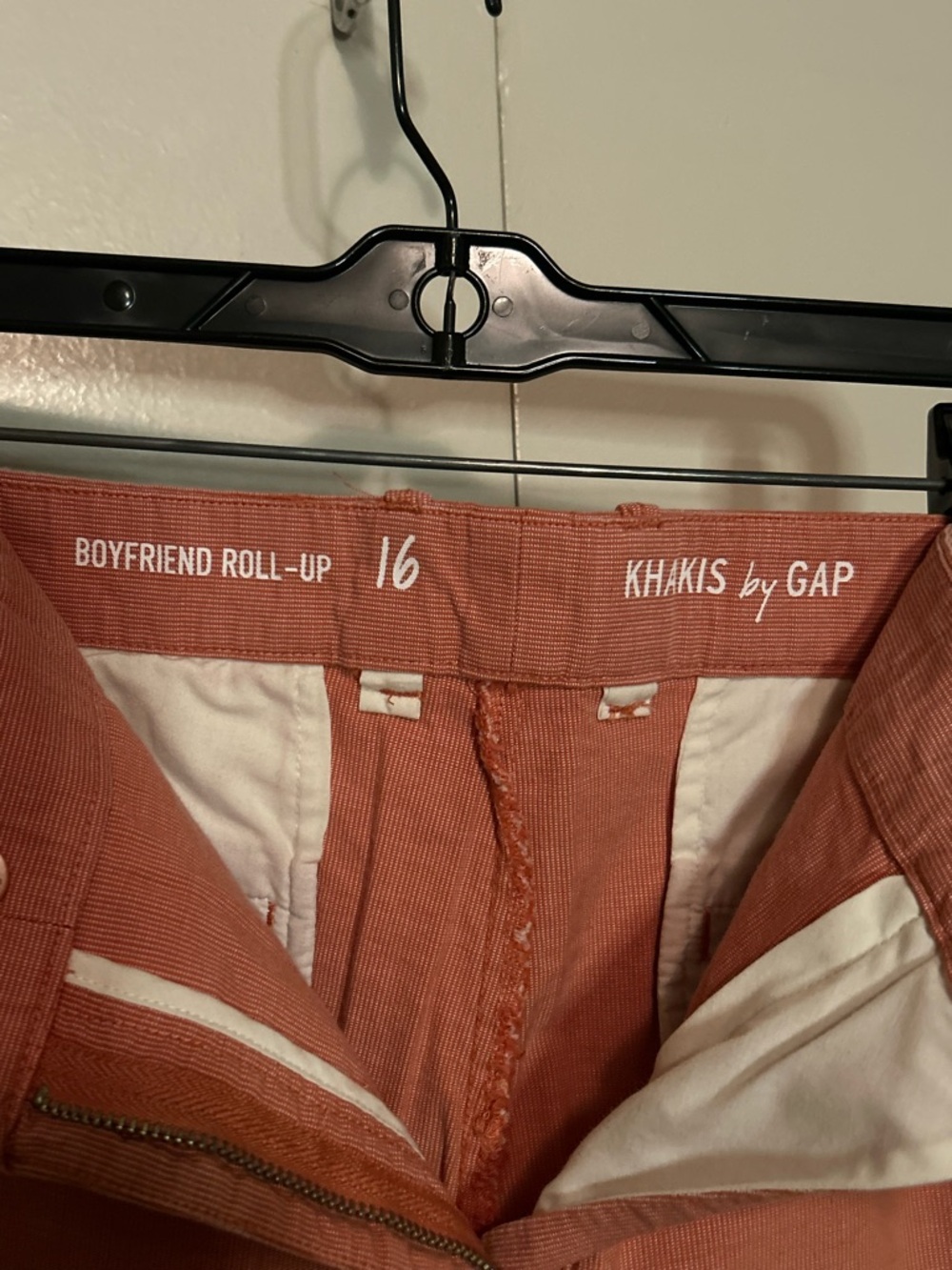 GAP Coral-Peach Rolled Cuff Shorts - Picture 2 of 4